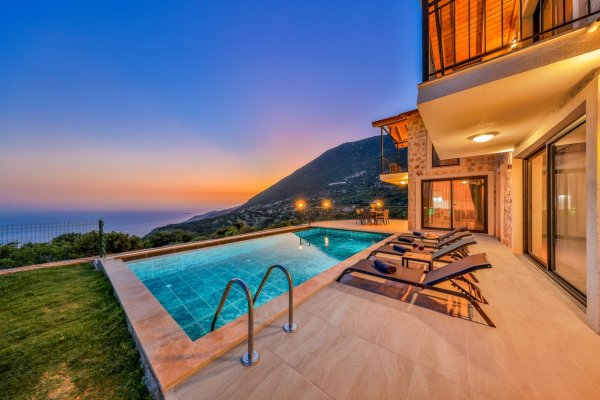 Villa Almond | Kaş'ta Deniz Manzaralı Balayı Villası