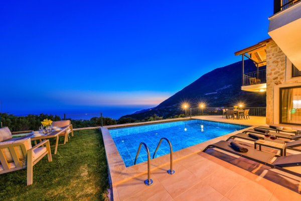 Villa Almond | Kaş'ta Deniz Manzaralı Balayı Villası