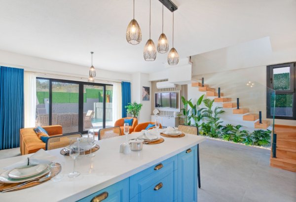 Villa Aydinç 2 | Fethiye Çalış’ta Jakuzili, Havuzlu Kiralık Villa