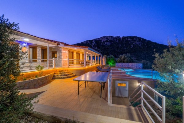 Villa Dream 1 | Kalkan Üzümlü'de Çocuk Havuzlu & Jakuzili Lüks Villa