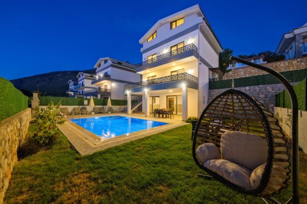 Villa Faisy 3 | Fethiye Ovacık’ta Geniş Bahçeli, Isıtmalı Havuzlu Aile Villası