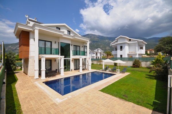 Villa Ilora | Fethiye Ovacık'ta 4 Süit Odalı Geniş Havuzlu Villa