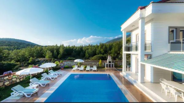 Villa Orka Four Season 1