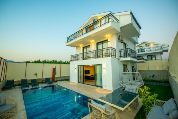 Villa Yüzüpak 3 | Fethiye Merkez'de Jakuzili ve Havuzlu Lüks Villa