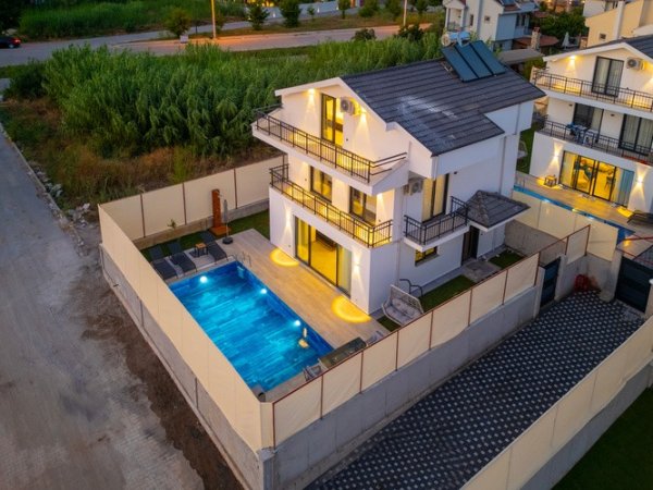 Villa Yüzüpak 4 | Fethiye Merkez'de Jakuzili ve Havuzlu Lüks Villa