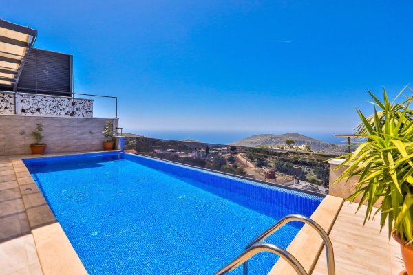 Villa Zafira | Kalkan Kördere'de Kapalı Havuzlu & Aktivite Dolu Villa