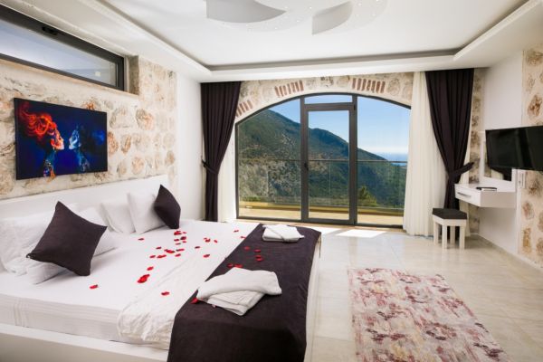 Villa Zerrin 10 | Kalkan’da Korunaklı Lüks Tatil Villası