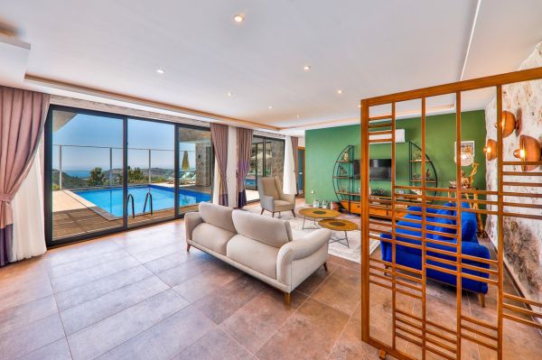 Villa Zerrin 8 | Kalkan’da Jakuzili ve Isıtmalı Havuzlu Tatil Villası