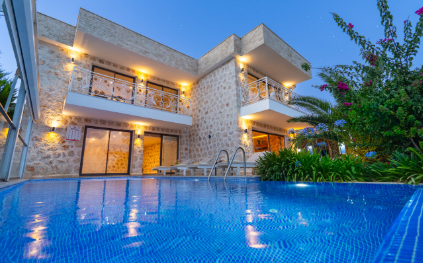 Villa Zerrin 4 | Kalkan’da Isıtmalı Havuzlu Taş Villa